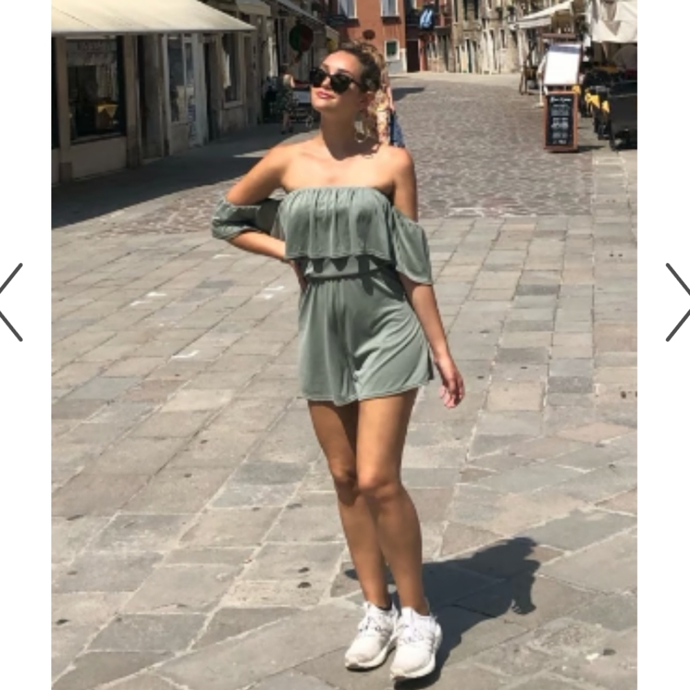 2/$30 ✨Soprano Flutter Sleeve Romper